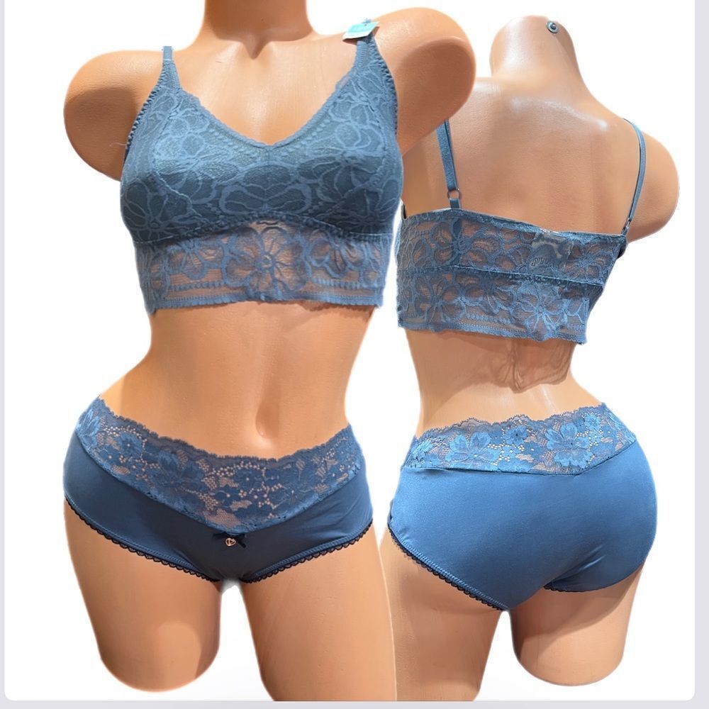 Victoriaโs Secretย Set Lace Bralette Bra & Body Hiphugger pantyโTeal Large